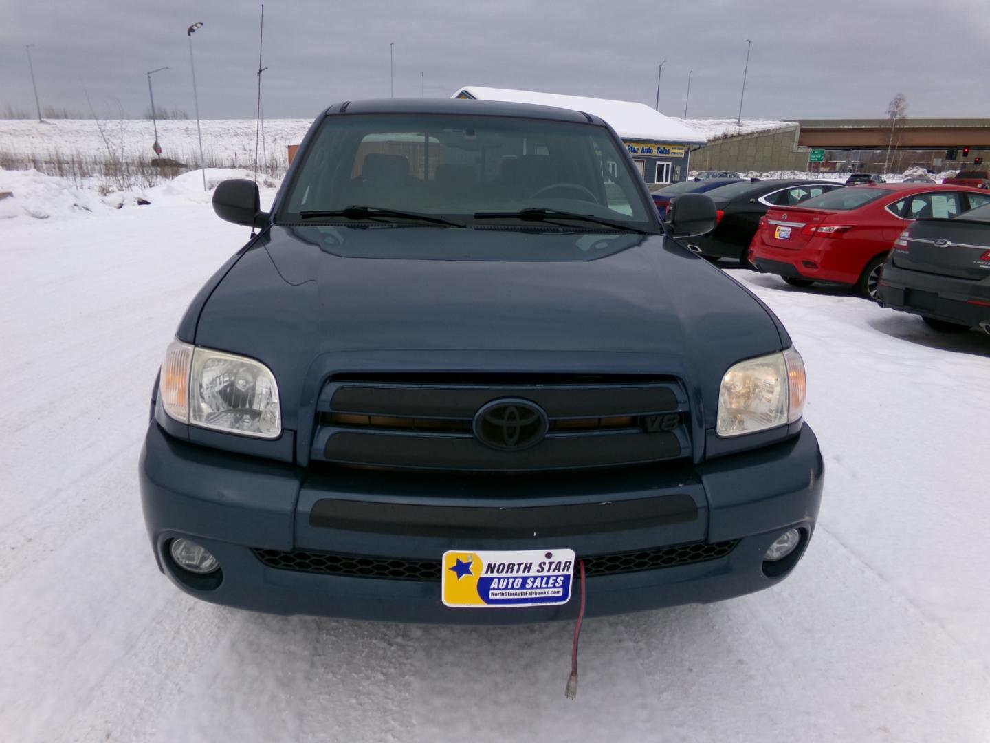 2005 Blue Toyota Tundra SR5 Access Cab 4WD (5TBBT44105S) with an 4.7L V8 DOHC 32V engine, 5-Speed Automatic Overdrive transmission, located at 2630 Philips Field Rd., Fairbanks, AK, 99709, (907) 458-0593, 64.848068, -147.780609 - Photo#1